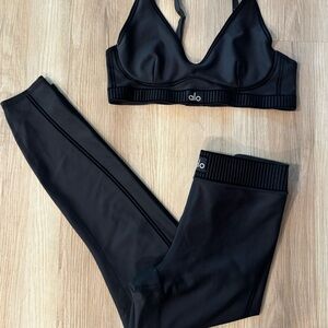 AlO Women’s Airlight Line Up Set, size Medium. EUC!